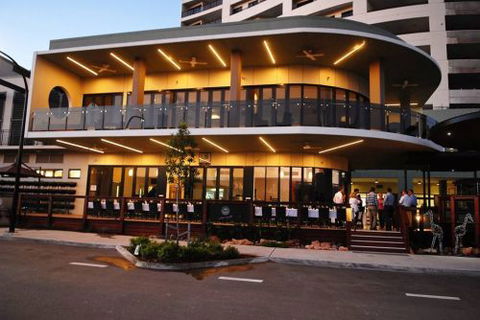 Q Bar & Brasserie On The Avenue - NT Tourism 1