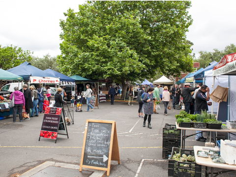 Alphington Farmers' Market - NT Tourism 0