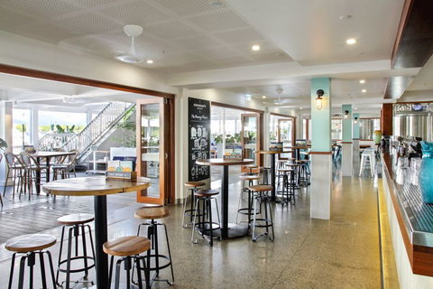 Hemingway's Brewery Port Douglas - Accommodation NT 4
