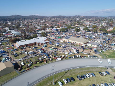 Wagga Swap Meet Run By  Classic And Historic Automobile Club Of Australia - Wagga Wagga Region - Accommodation NT 0