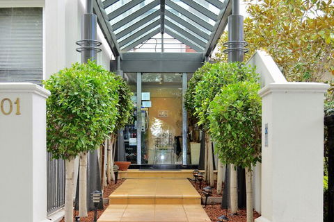Knightsbridge Apartments - Accommodation NT 1