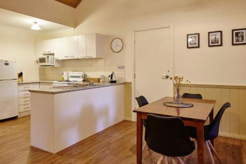 Alpine Valley Cottages - NT Tourism 3