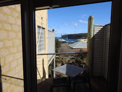 Waves Luxury Suites - Accommodation NT 2