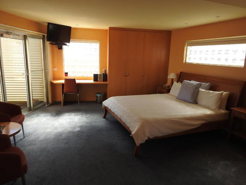 Waves Luxury Suites - Accommodation NT 6