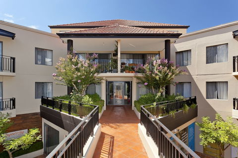 Astra Apartments - The Griffin - NT Tourism 0