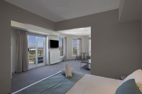 Deep Blue Hotel & Hot Springs - Accommodation NT 5