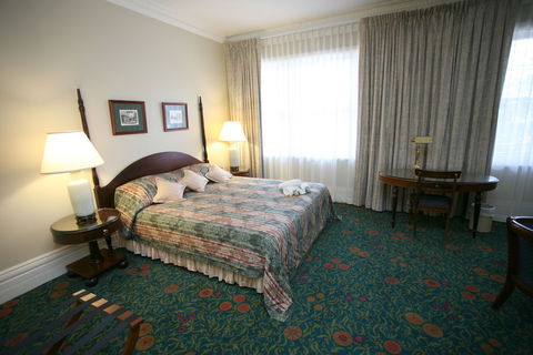 Darcys Hotel At Homebush - NT Tourism 4