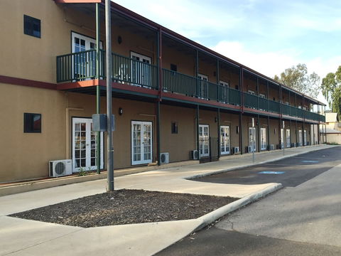 The Nosh & Nod - Howick Street - Accommodation NT 2