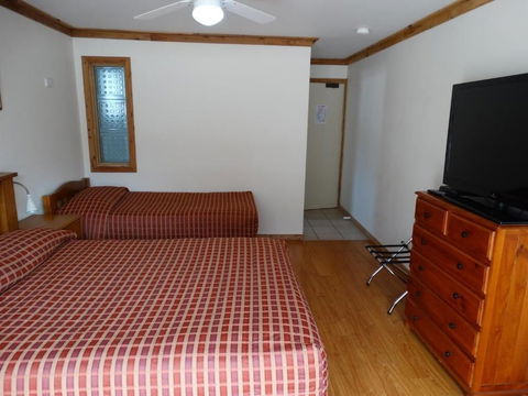 Brooklyn Motel - NT Tourism 1