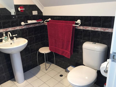 Aarn House B & B Airport Accommodation - Accommodation NT 4