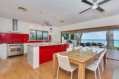 Seascape Luxury Beachfront Holiday House - Accommodation NT 2