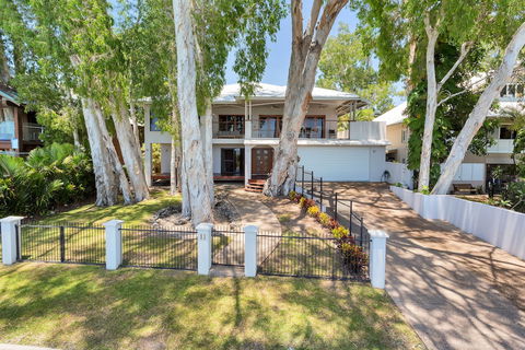 Seascape Luxury Beachfront Holiday House - Accommodation NT 3