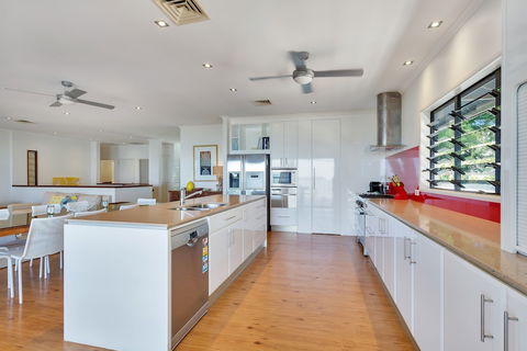 Seascape Luxury Beachfront Holiday House - Accommodation NT 4