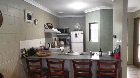 A City Retreat 2BR Apartment Reid Park Townsville - NT Tourism 6