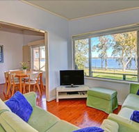 Lakes Edge Cottage