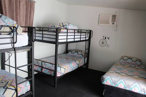 Under The Mount - Accommodation NT 4