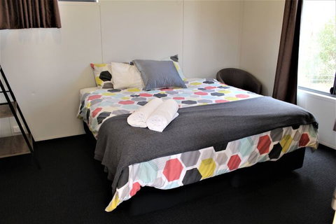 Under The Mount - Accommodation NT 3