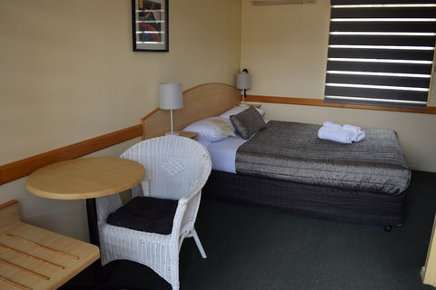 Warwick Vines Motel - Accommodation NT 3