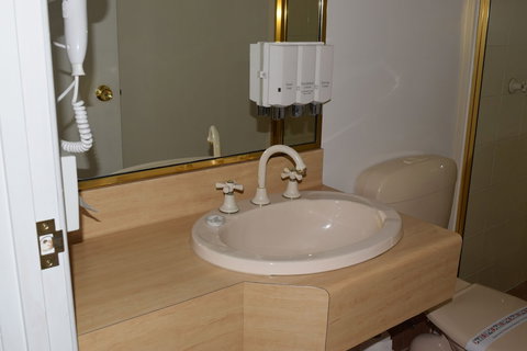 Warwick Vines Motel - Accommodation NT 2