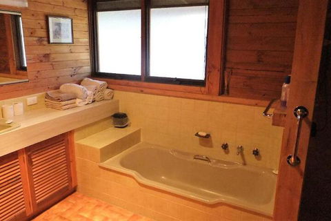 Gunyah Valley Retreat - NT Tourism 3