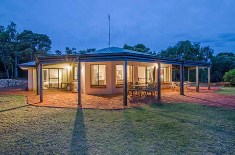 Yallingup Pet Friendly Bush Retreat - Accommodation NT 6