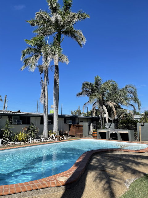 Queens Beach Motor Hotel - Accommodation NT 3