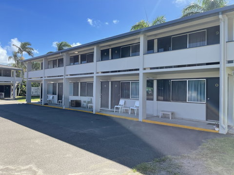 Queens Beach Motor Hotel - Accommodation NT 1