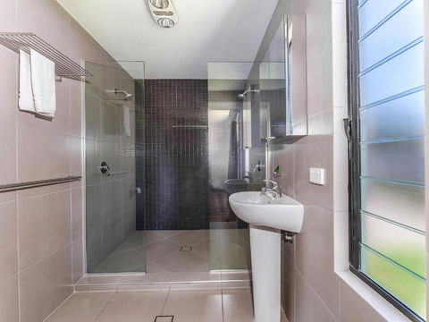Marcoola House Pet Friendly Sunshine Coast - Accommodation NT 5