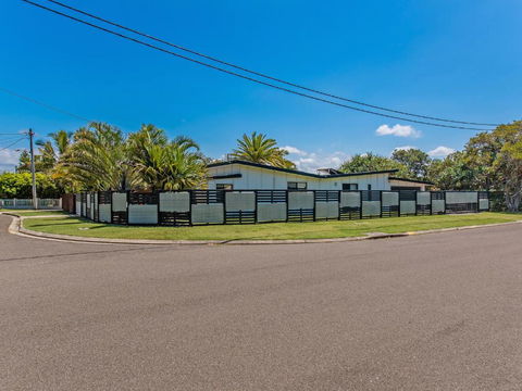 Marcoola House Pet Friendly Sunshine Coast - Accommodation NT 1
