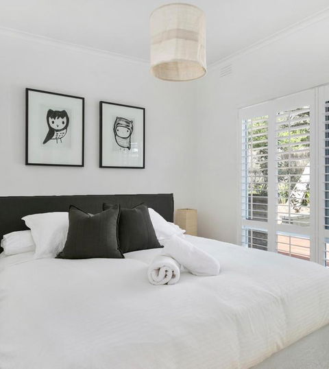 Capella Villa No. 4 Stunning Luxury Decor Inside & Out - Accommodation NT 6
