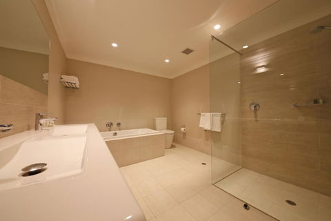 The Marina Hotel - Mindarie - Accommodation NT 3
