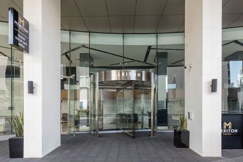 Meriton Suites Mascot Central - NT Tourism 1