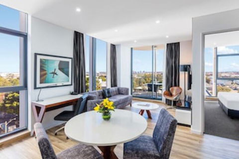 Meriton Suites Mascot Central - NT Tourism 0