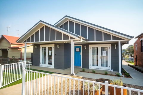 Kirsten Accommodation Parkes - Accommodation NT 1