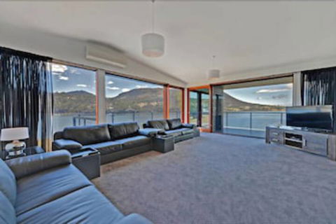 Amazing Unique Five-Star Waterfront Retreat - Accommodation NT 7