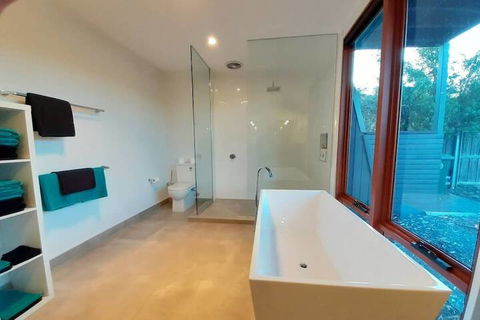 Amazing Unique Five-Star Waterfront Retreat - Accommodation NT 6