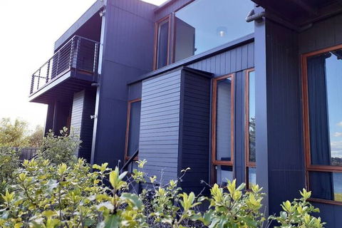 Amazing Unique Five-Star Waterfront Retreat - Accommodation NT 1
