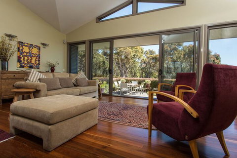 Tura Beachhouse In Dolphin Cove - Accommodation NT 7