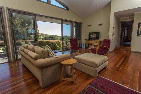Tura Beachhouse In Dolphin Cove - Accommodation NT 5