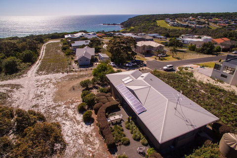 Tura Beachhouse In Dolphin Cove - Accommodation NT 1