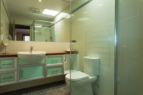 Tura Beachhouse In Dolphin Cove - Accommodation NT 3