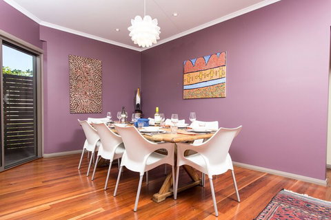 Tura Beachhouse In Dolphin Cove - Accommodation NT 6