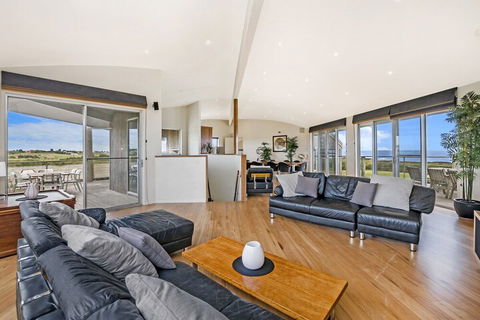 HEARNS BEACH HOUSE - Accommodation NT 1