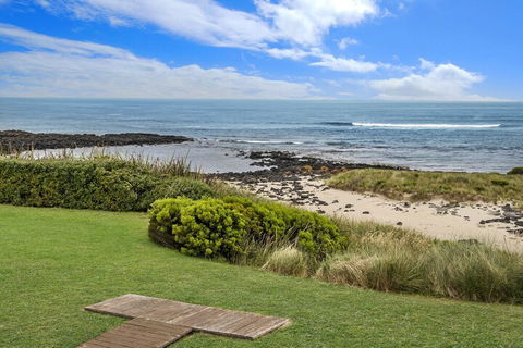 HEARNS BEACH HOUSE - Accommodation NT 2