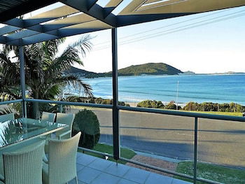 On The Beach At Fingal Bay - Accommodation NT 0