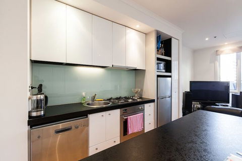 CLAUDE, 2BDR Melbourne Apartment - Accommodation NT 4