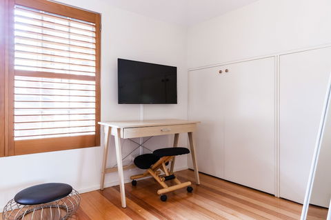 VERA, 1BDR South Melbourne Apartment - Accommodation NT 2