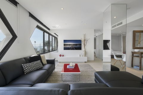 ELAINE, 2BDR St.Kilda Apartment - Accommodation NT 1
