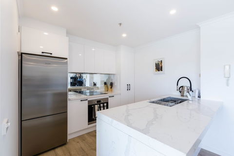 YUKI, 1BDR Melbourne Apartment - Accommodation NT 2