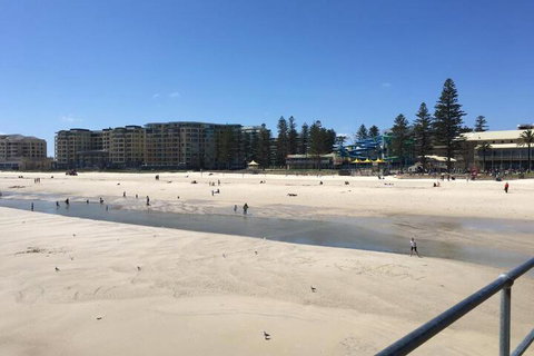 Beachside Luxury Getaway In Glenelg - Accommodation NT 2